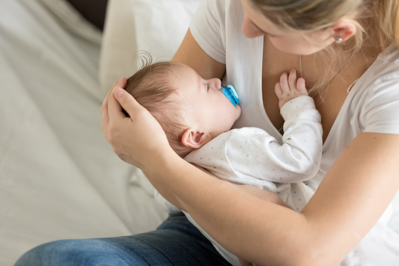 Как развивать новорожденного ребенка до 1 месяца